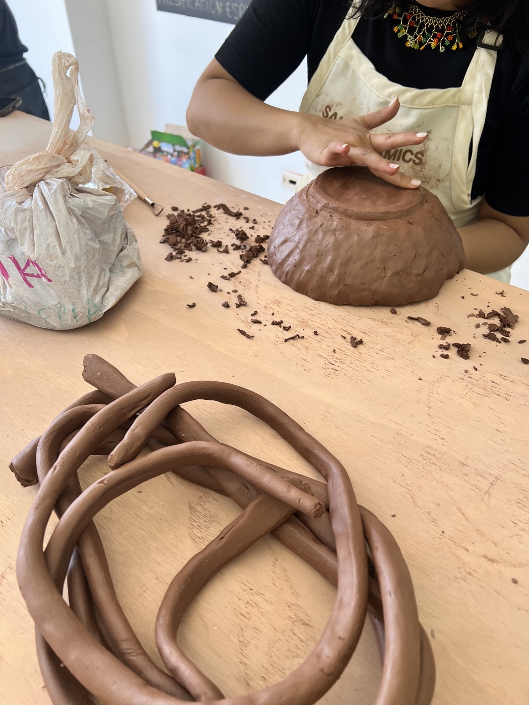 Rollos de barro y cuenco